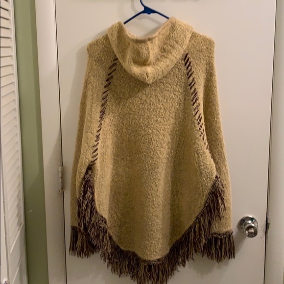 ❤️PRICE DROP!!❤️ BNWOT Boho Poncho - Picture 2 of 3